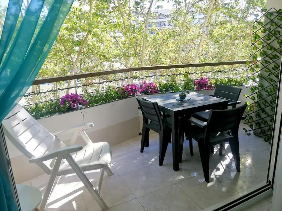 Apartamento Centrico A 5 Min De La Playa サロウ アパート